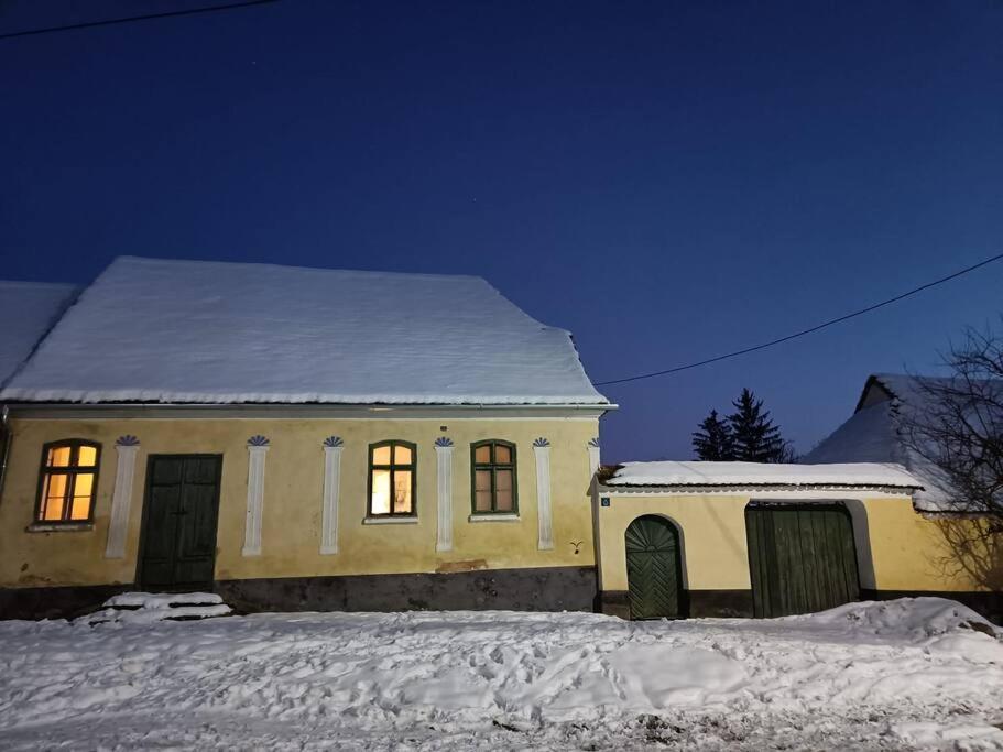 House By The Church - Entire House Crit Exteriér fotografie