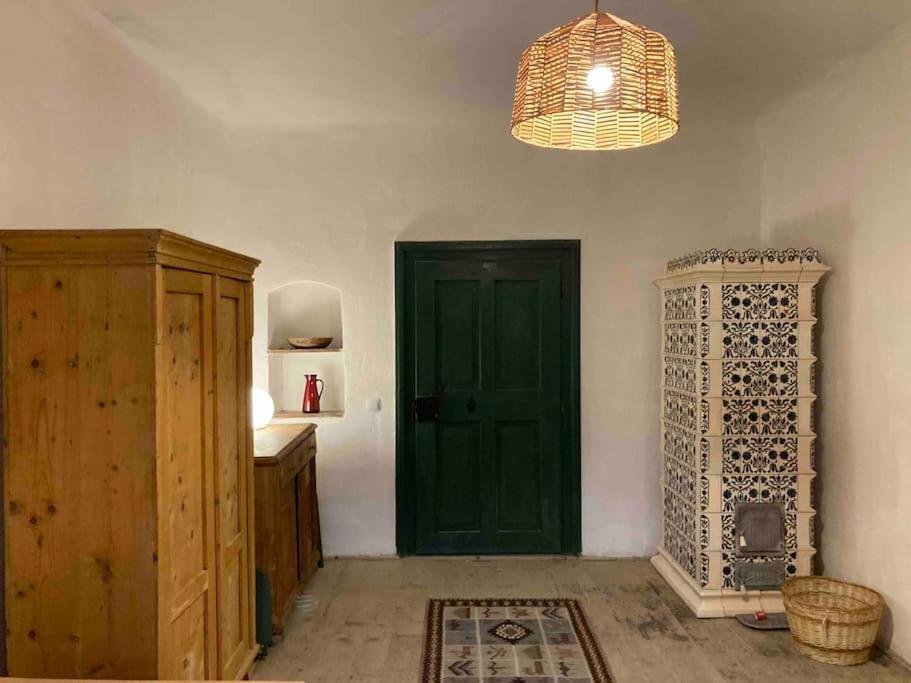 House By The Church - Entire House Crit Exteriér fotografie