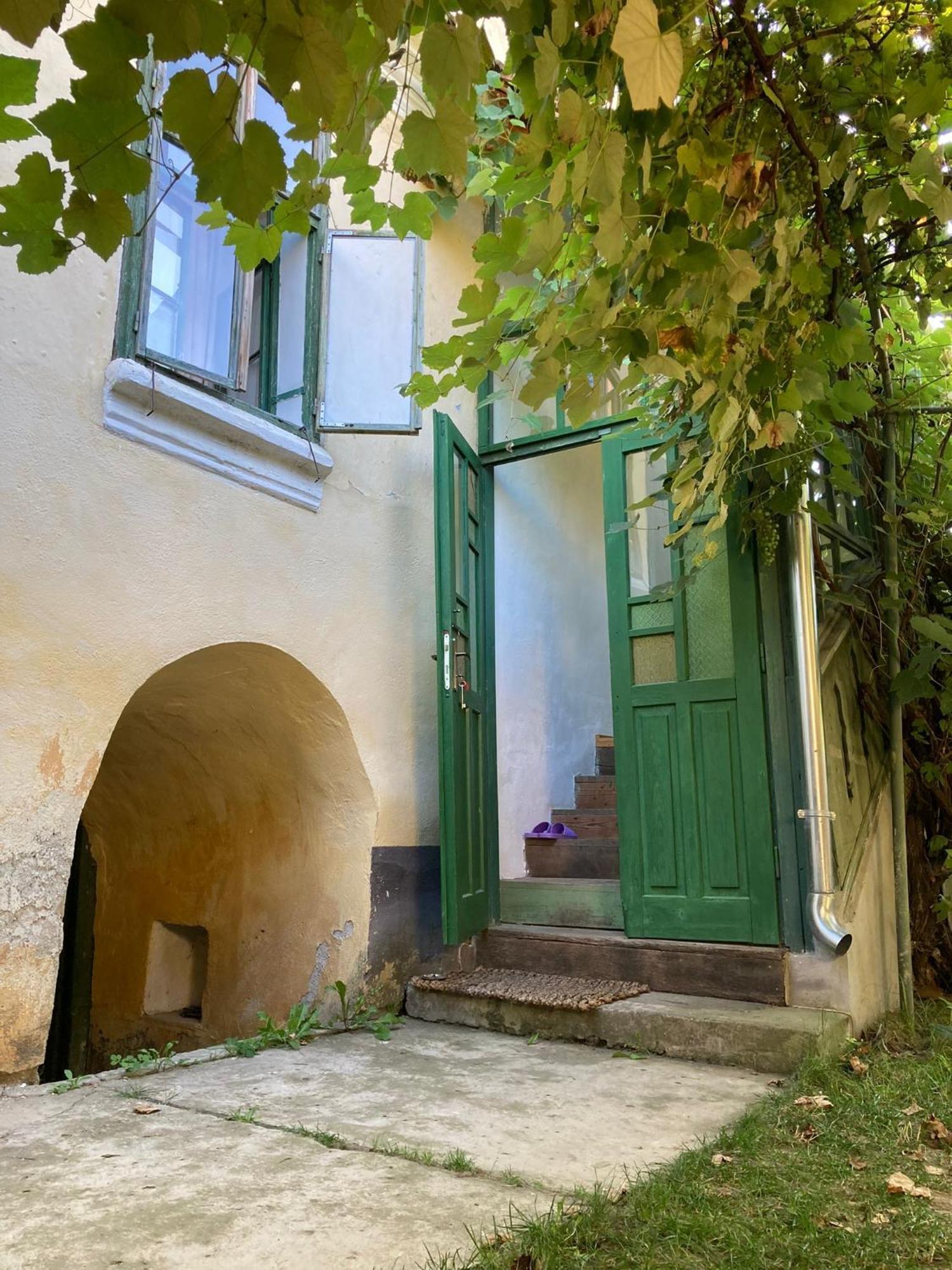 House By The Church - Entire House Crit Exteriér fotografie