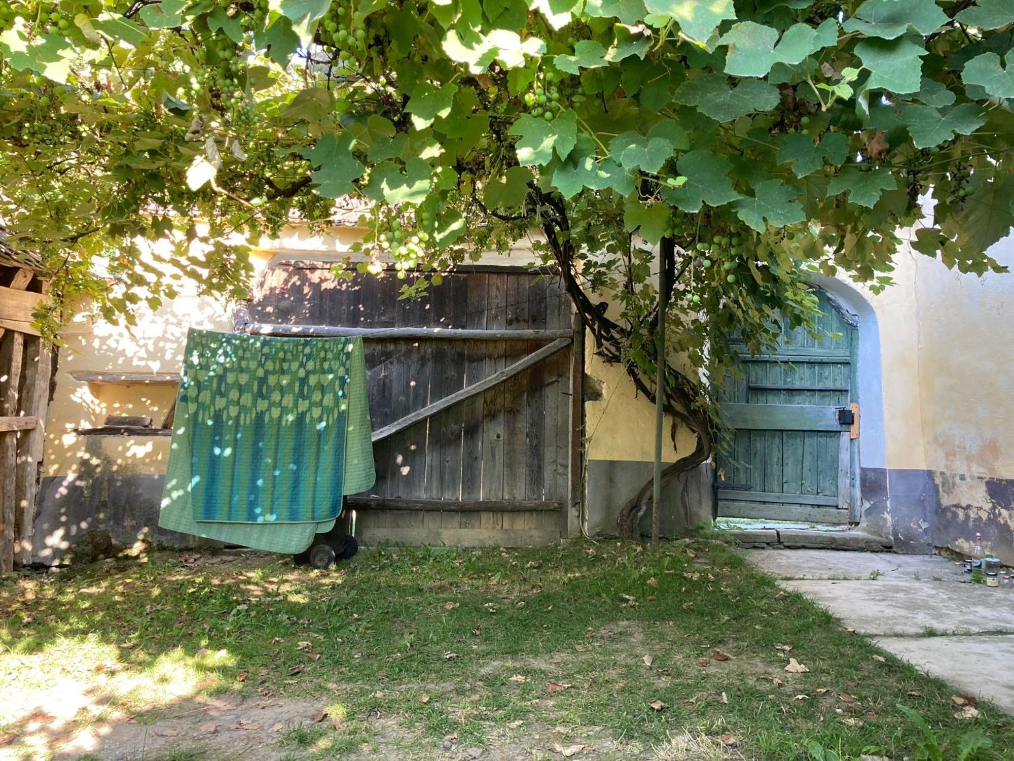 House By The Church - Entire House Crit Exteriér fotografie
